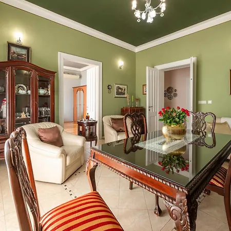 Daire Seaview 10 Min To The Old Town